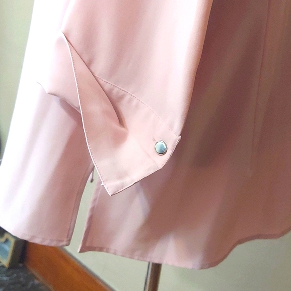 Women's Covington Soft Pink Zip Front Tunic With Textured Front - Picture 6 of 10